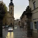 Charmante 2-zi-altbau-wohnung - 5 Min Zum Dom *