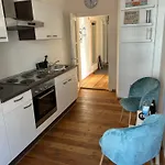 Charmante 2-zi-altbau-wohnung - 5 Min Zum Dom