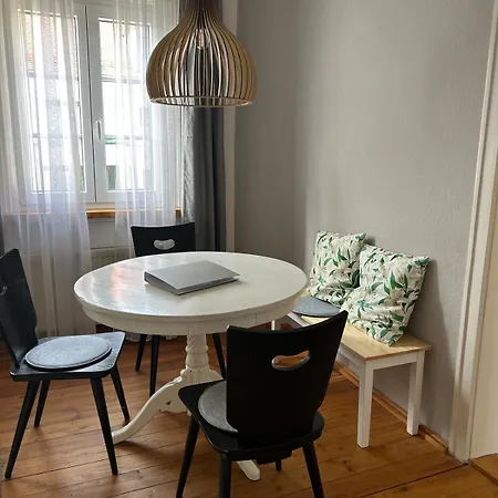 Charmante 2-zi-altbau-wohnung - 5 Min Zum Dom *