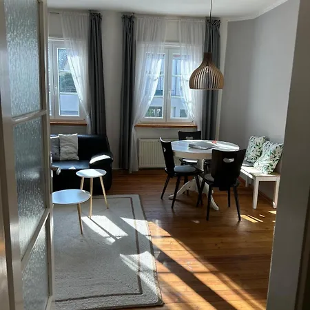 Charmante 2-zi-altbau-wohnung - 5 Min Zum Dom *