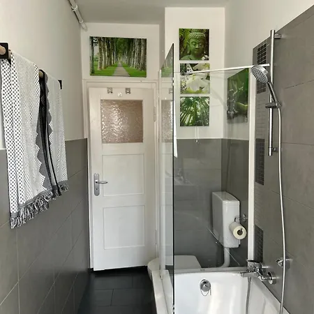 Charmante 2-zi-altbau-wohnung - 5 Min Zum Dom *