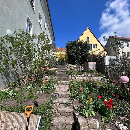 Charmante 2-zi-altbau-wohnung - 5 Min Zum Dom