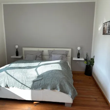 Charmante 2-zi-altbau-wohnung - 5 Min Zum Dom Apartment