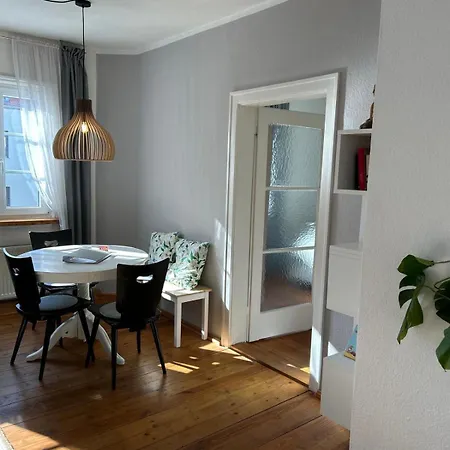 Charmante 2-zi-altbau-wohnung - 5 Min Zum Dom Apartment *