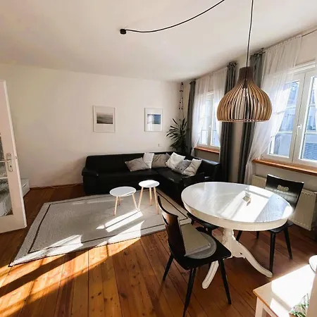 Charmante 2-zi-altbau-wohnung - 5 Min Zum Dom *