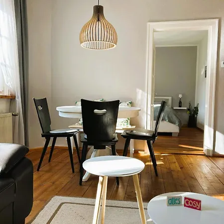 Charmante 2-zi-altbau-wohnung - 5 Min Zum Dom *