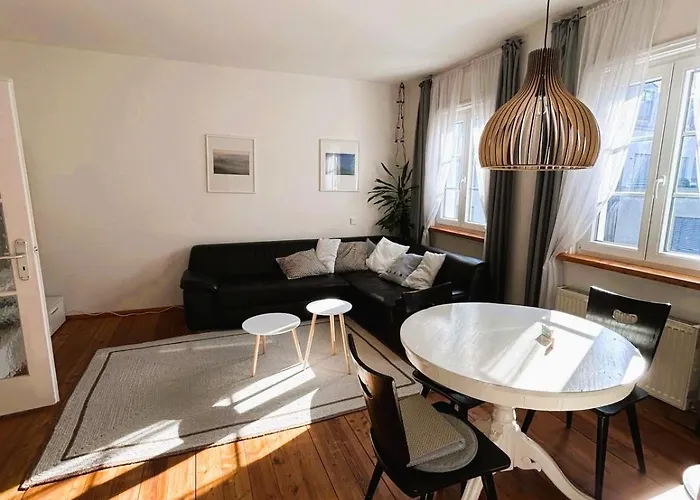 Charmante 2-zi-altbau-wohnung - 5 Min Zum Dom *