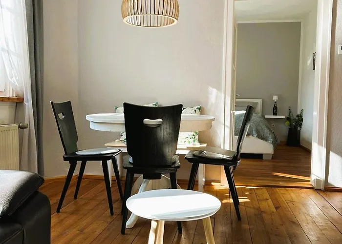 Charmante 2-zi-altbau-wohnung - 5 Min Zum Dom *