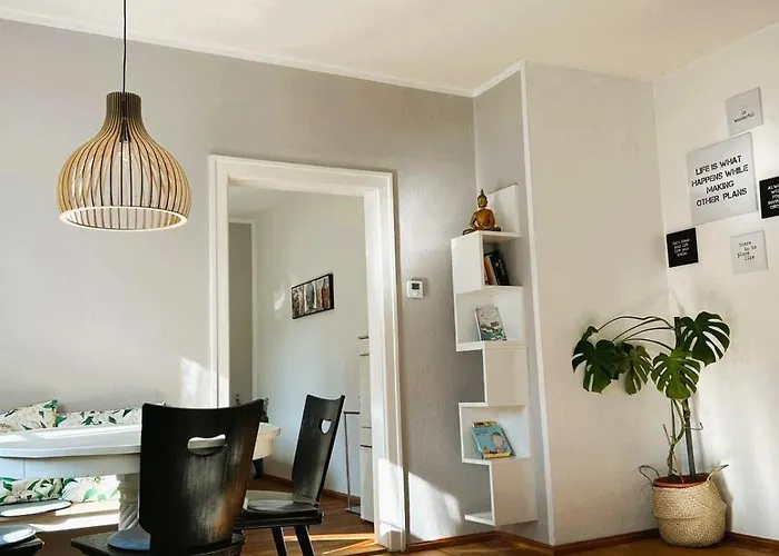 Charmante 2-zi-altbau-wohnung - 5 Min Zum Dom Apartmán