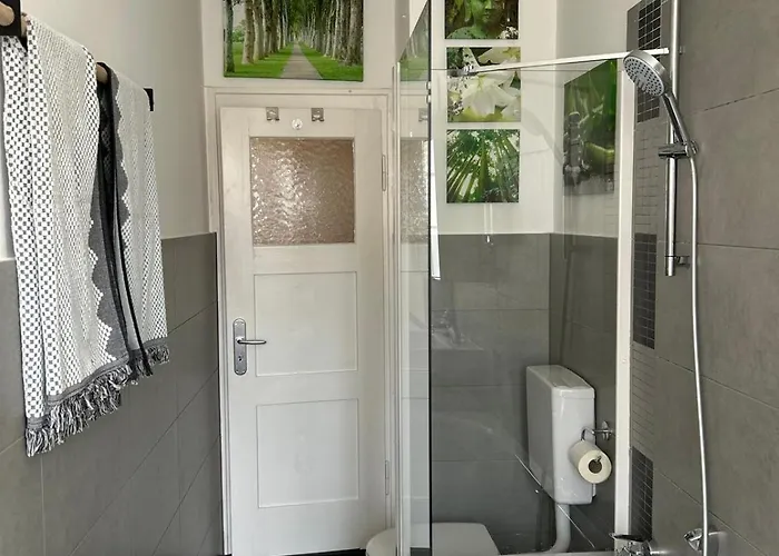 Charmante 2-zi-altbau-wohnung - 5 Min Zum Dom *